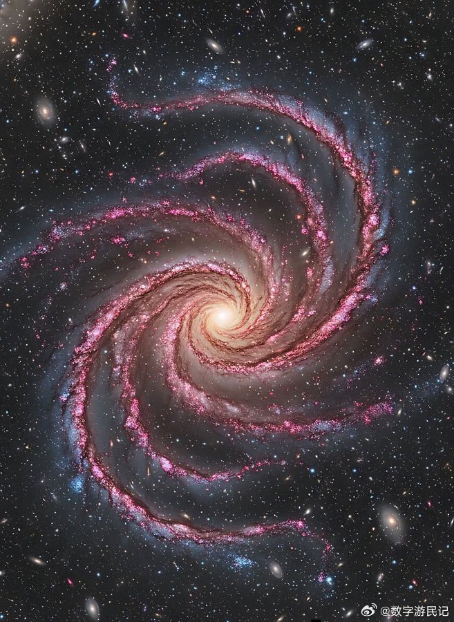 梅西耶77—鱿鱼星系觉醒在鲸鱼座中，距离地球约4500万光年的地方，坐落