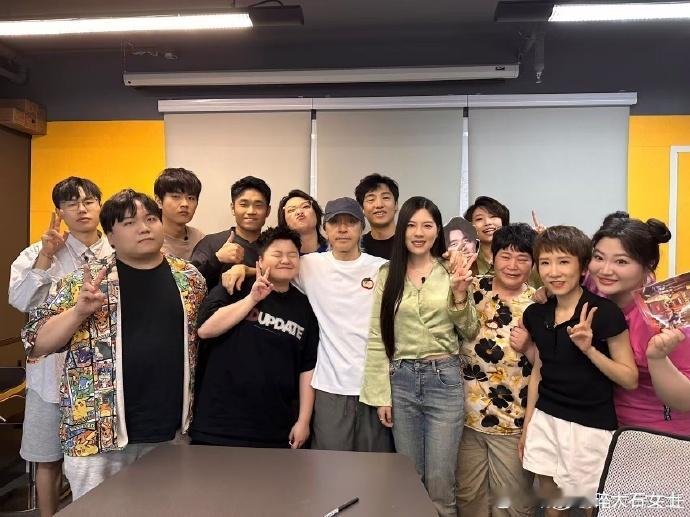 房主任教周星驰吵架房主任见到周星驰了谁懂！房主任和周星驰聊村头吵架，星爷虚心求教