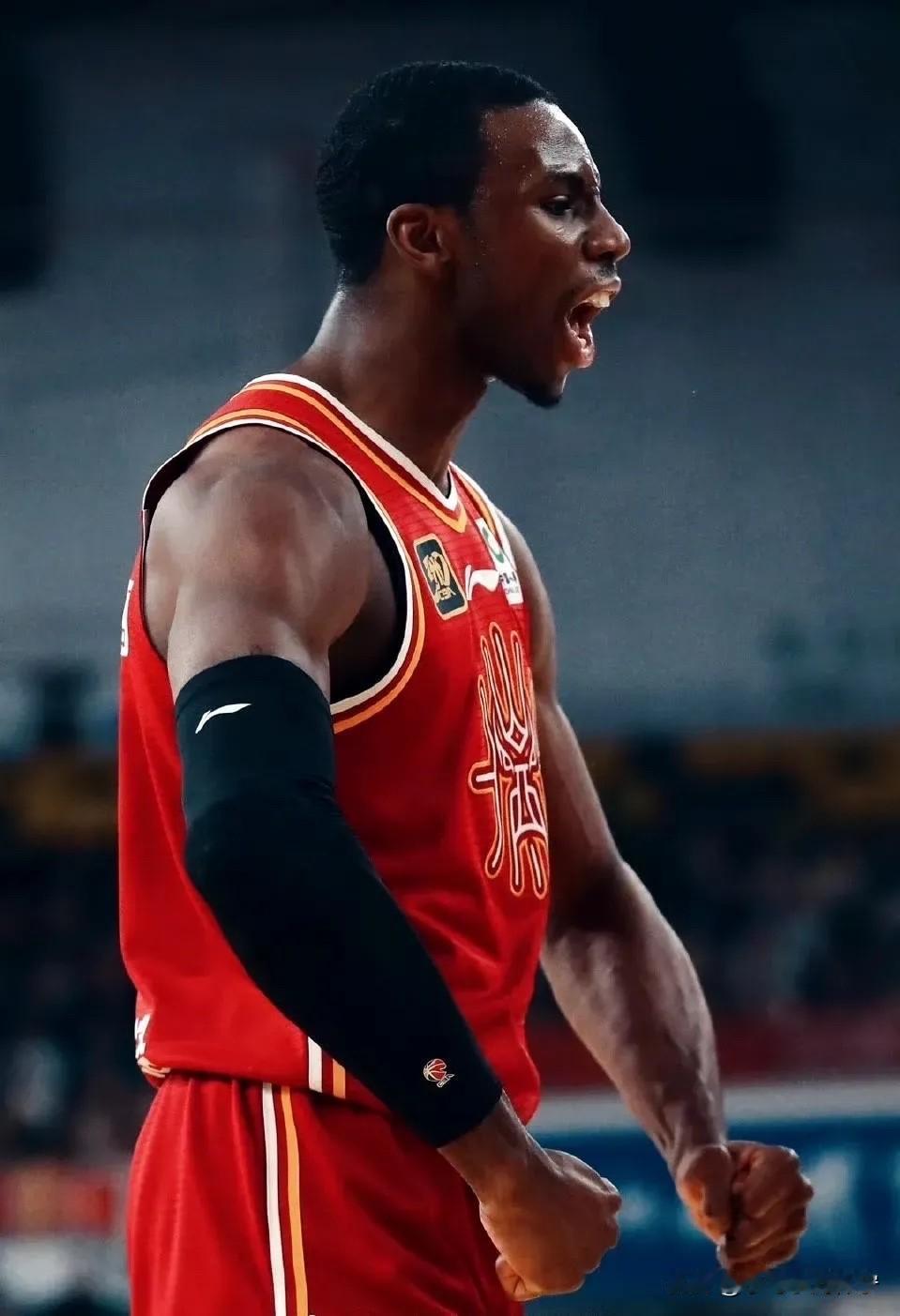 只要从徐杰一接球就上强度，贴身缠绕不给喘息空间，逼着他仓促出球，他根本组织不起广