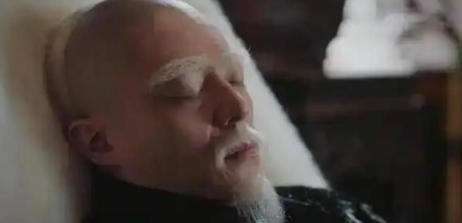 乾隆有没有见过咸丰？答案是没有。他却见过比咸丰辈分还低的"载"字辈。咸丰才是"奕