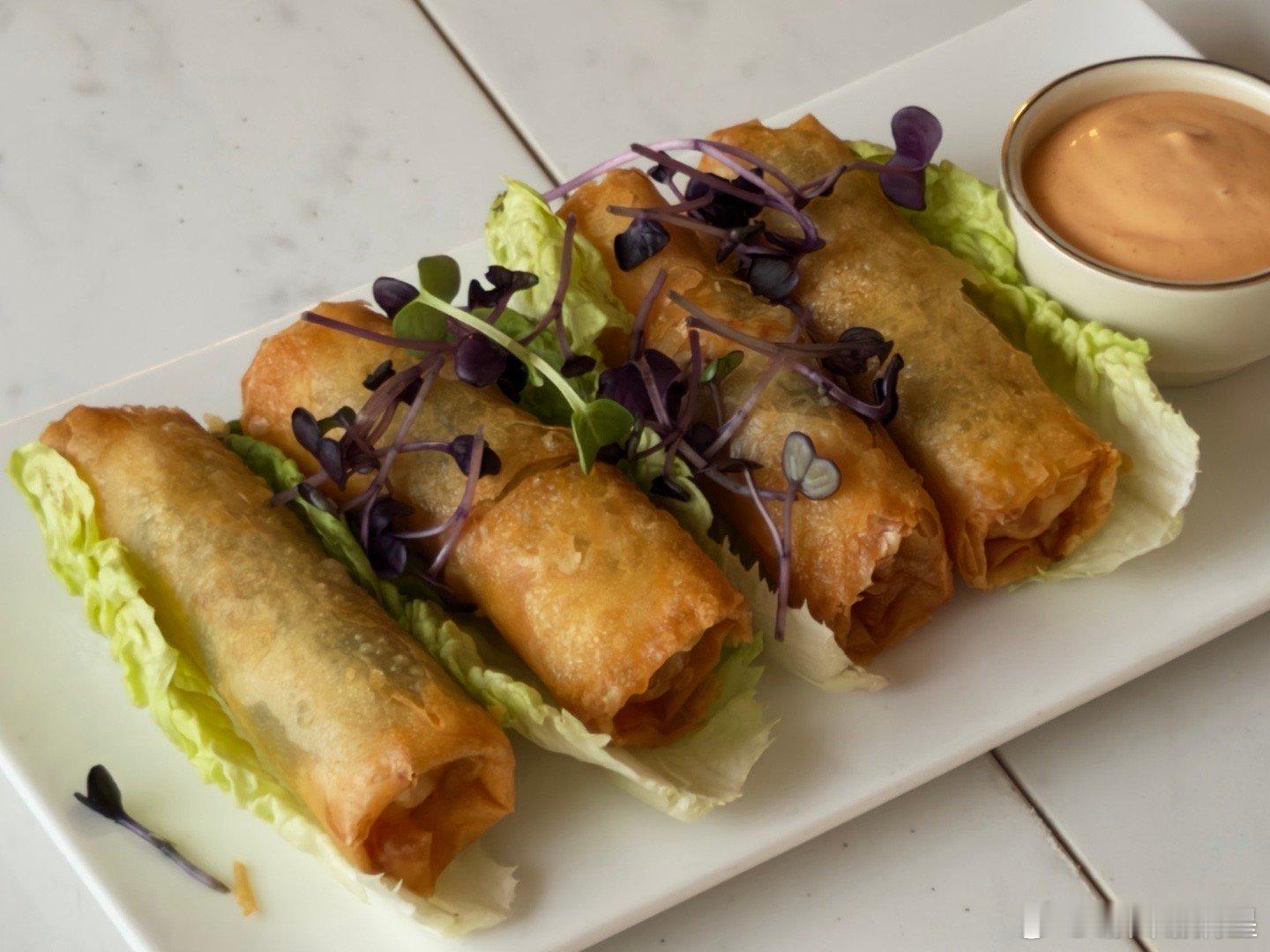 尼日利亚第一餐，Zkitchen。这家是拉各斯的好餐厅，前菜点了龙虾面包、韩牛