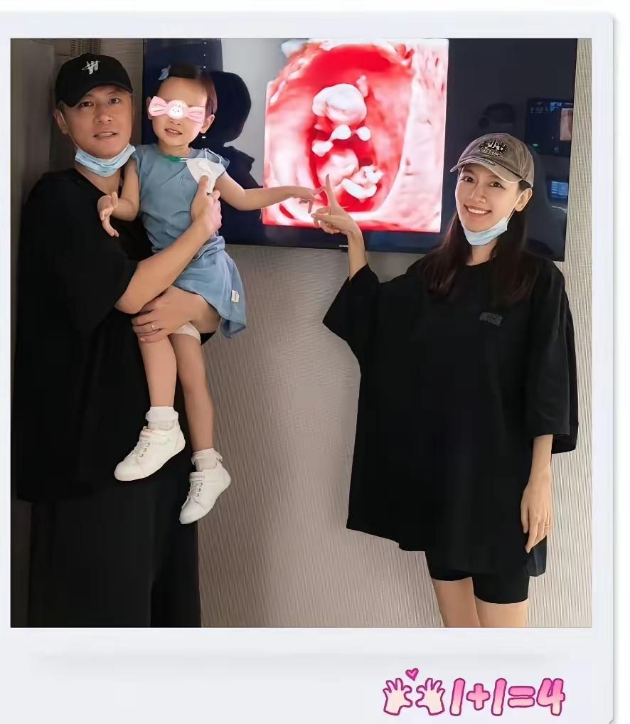 任重，高调发文！8月20日，一向低调的演员任重第一次高调晒照老婆孙骁骁，并发
