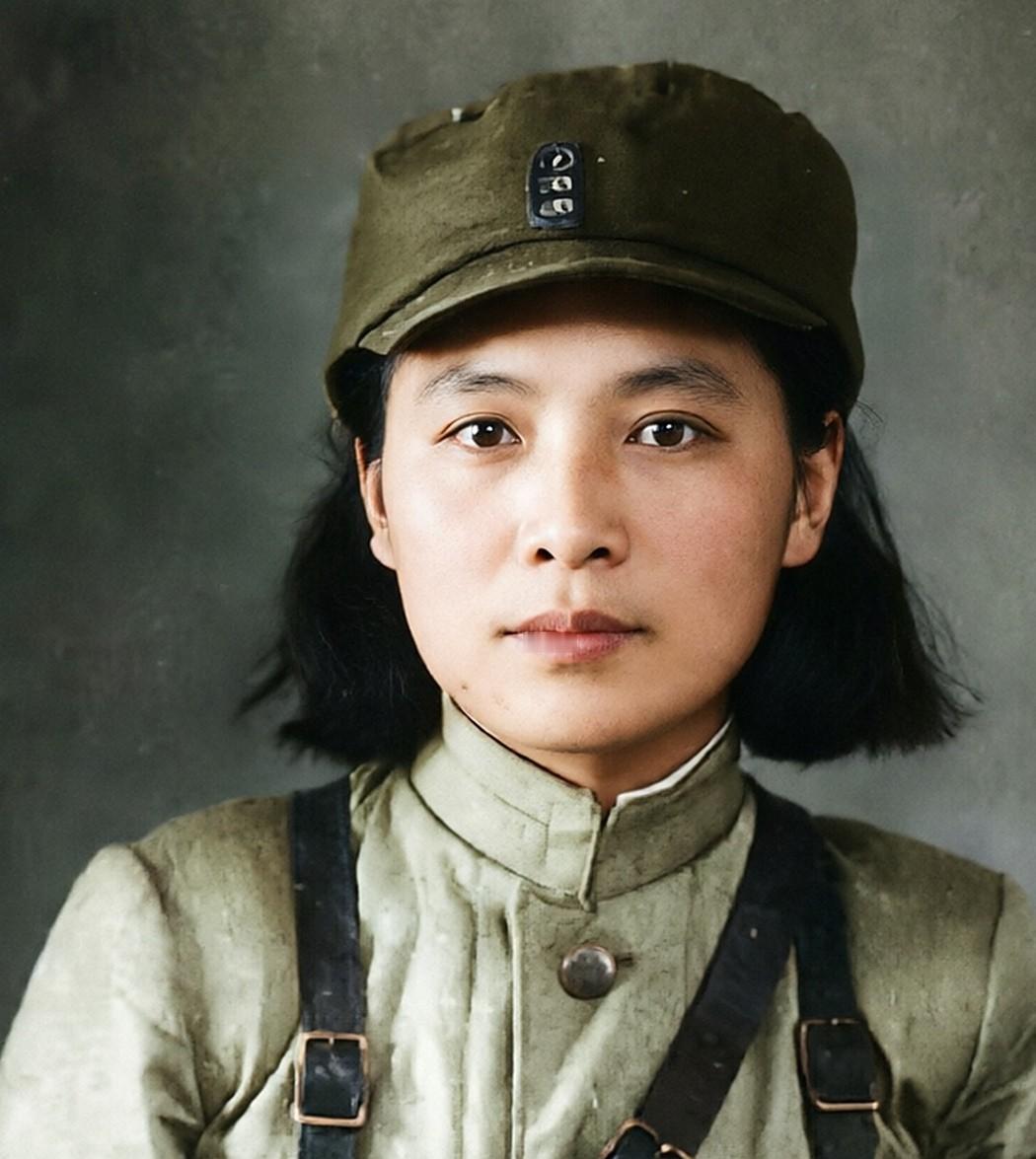 1948年，这位特工女王走进西柏坡，她拒绝了一切高位，只提了一个要求，此后三十年