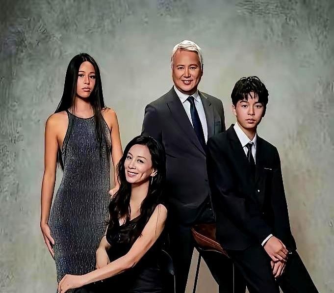 张庭女儿林希曈小时候被全网追着骂“最丑星二代”，十六岁走上海时装周穿上廓形西装踩着高跟鞋台步稳得让台
