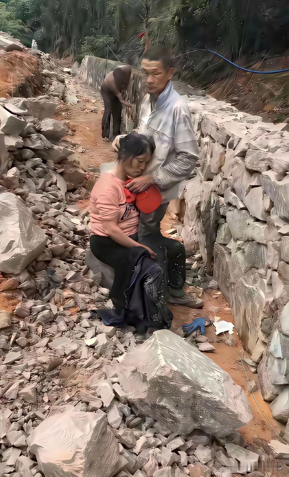 临近高考了，应该给所有农村的孩子看看这张照片，他们一定有所感悟。动员大会不要空虚