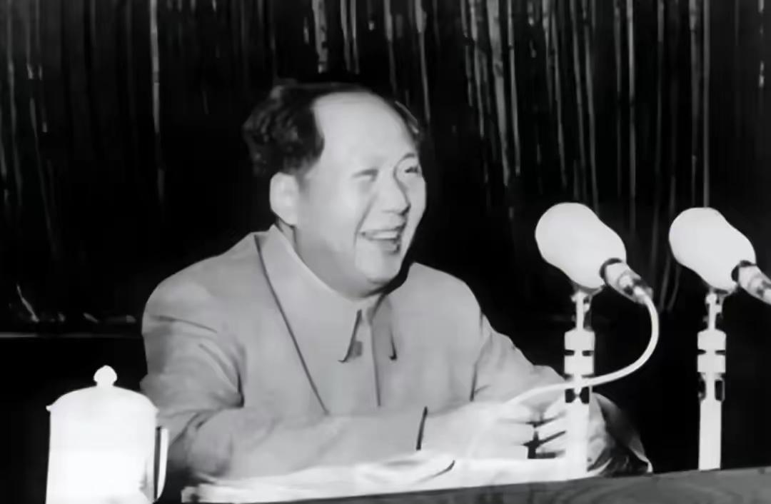 谁懂啊！每次看到毛主席爷爷笑的这么灿烂，这么的慈祥！心里就暖暖的！让我们送上祝