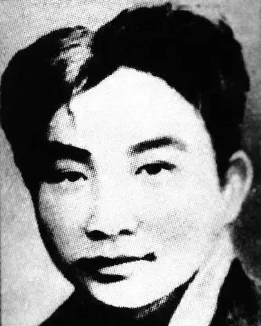 1935年，2名被捕地下党员临行刑前，监狱看守突然说：“我可以救你们出去，但只能