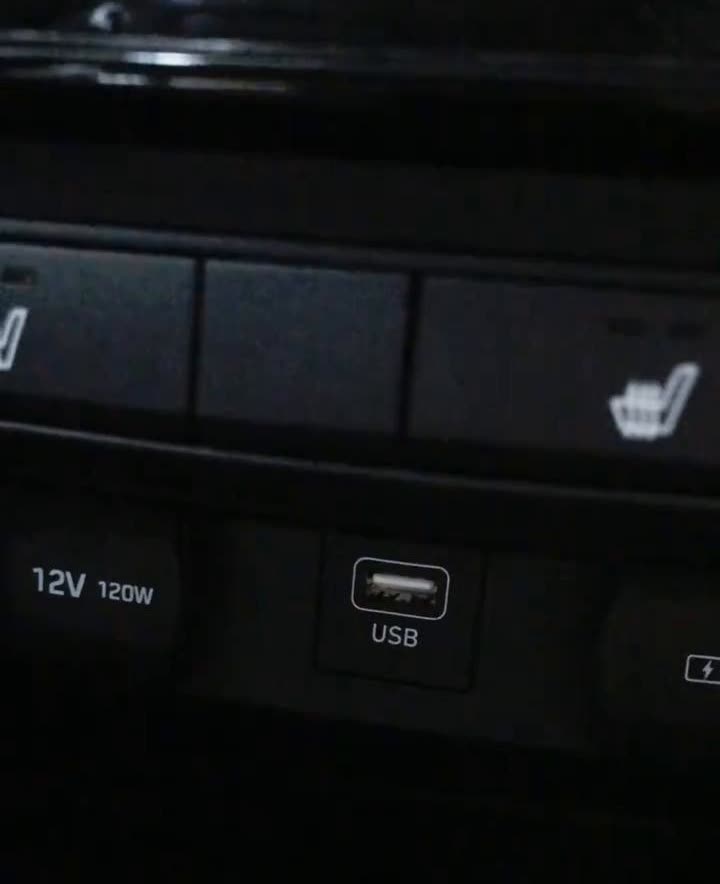 很多车主应该不知道，车上的USB接口其实是u盘接口，或者连接有线Carplay的