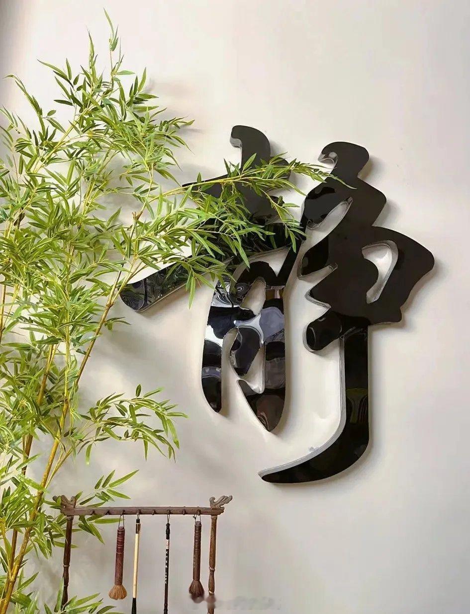 强者只讲利益，只有弱者才只讲感情。​强者都是直接利益开道的，比如他让别人帮忙都是