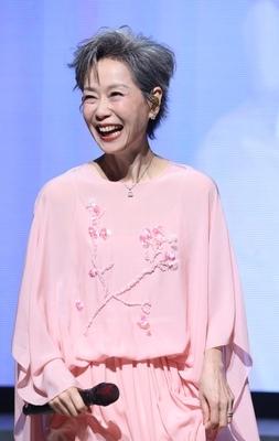 在上海叶童首张个人专辑《童》发布会暨首唱会举行哇，这穿搭好松弛呀当粉色遇