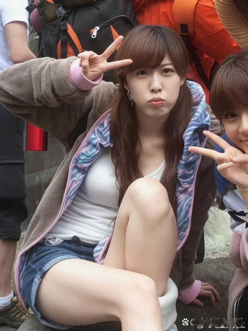 刚拍完爱情公寓，那时候他们都好年轻啊！美嘉最好看！