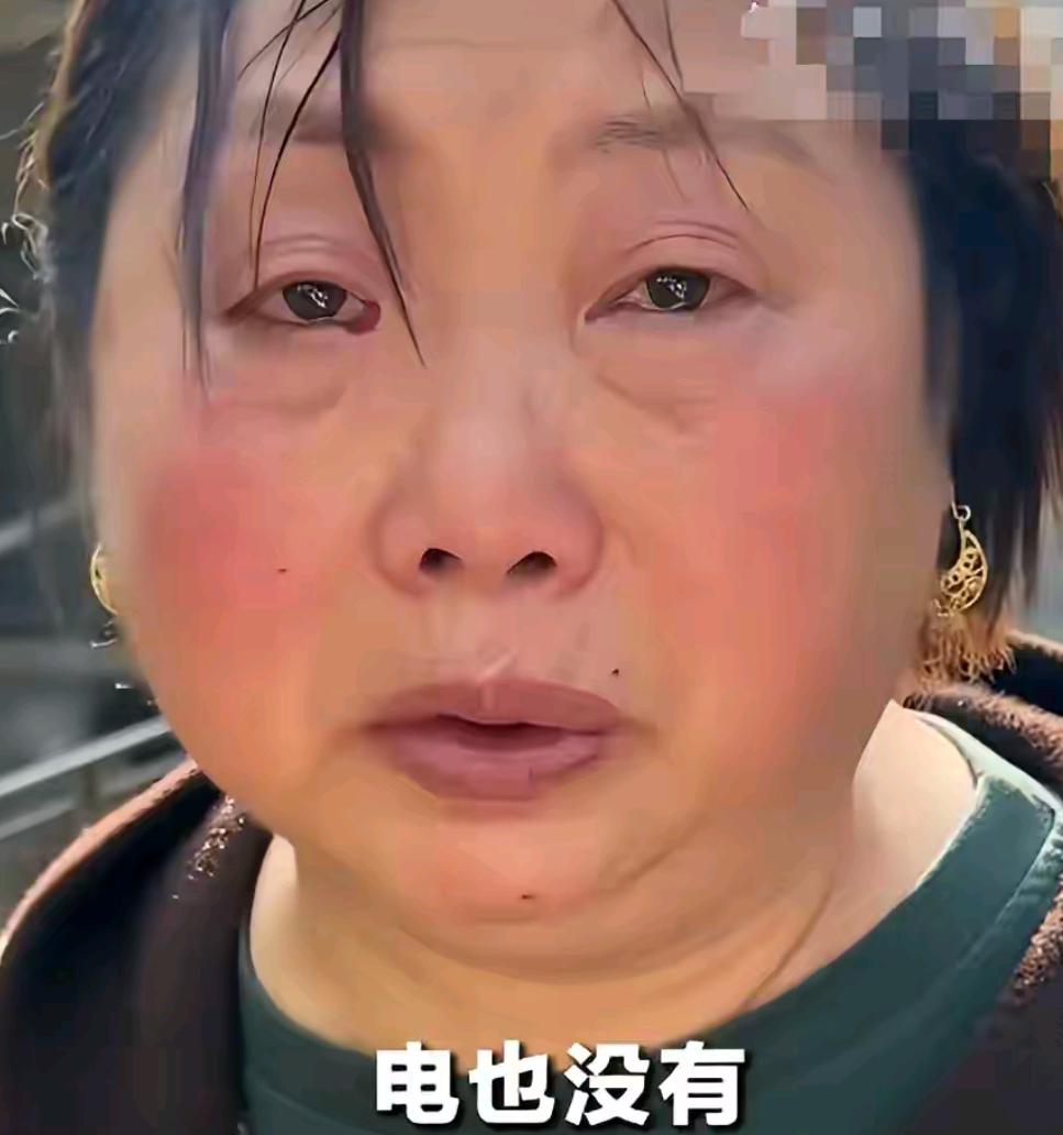 近日，看到两位基层干部的新闻，颇为感慨！一位因佩戴耳环而遭受网络争议的救灾女