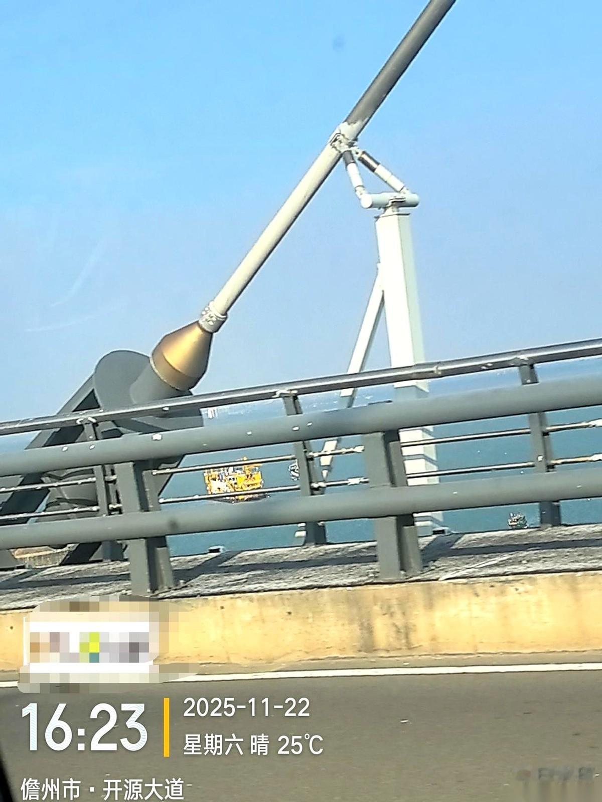 我一个75年的，女儿才上高一。就这事儿，往家长会那小板凳上一坐，看着周围一圈儿