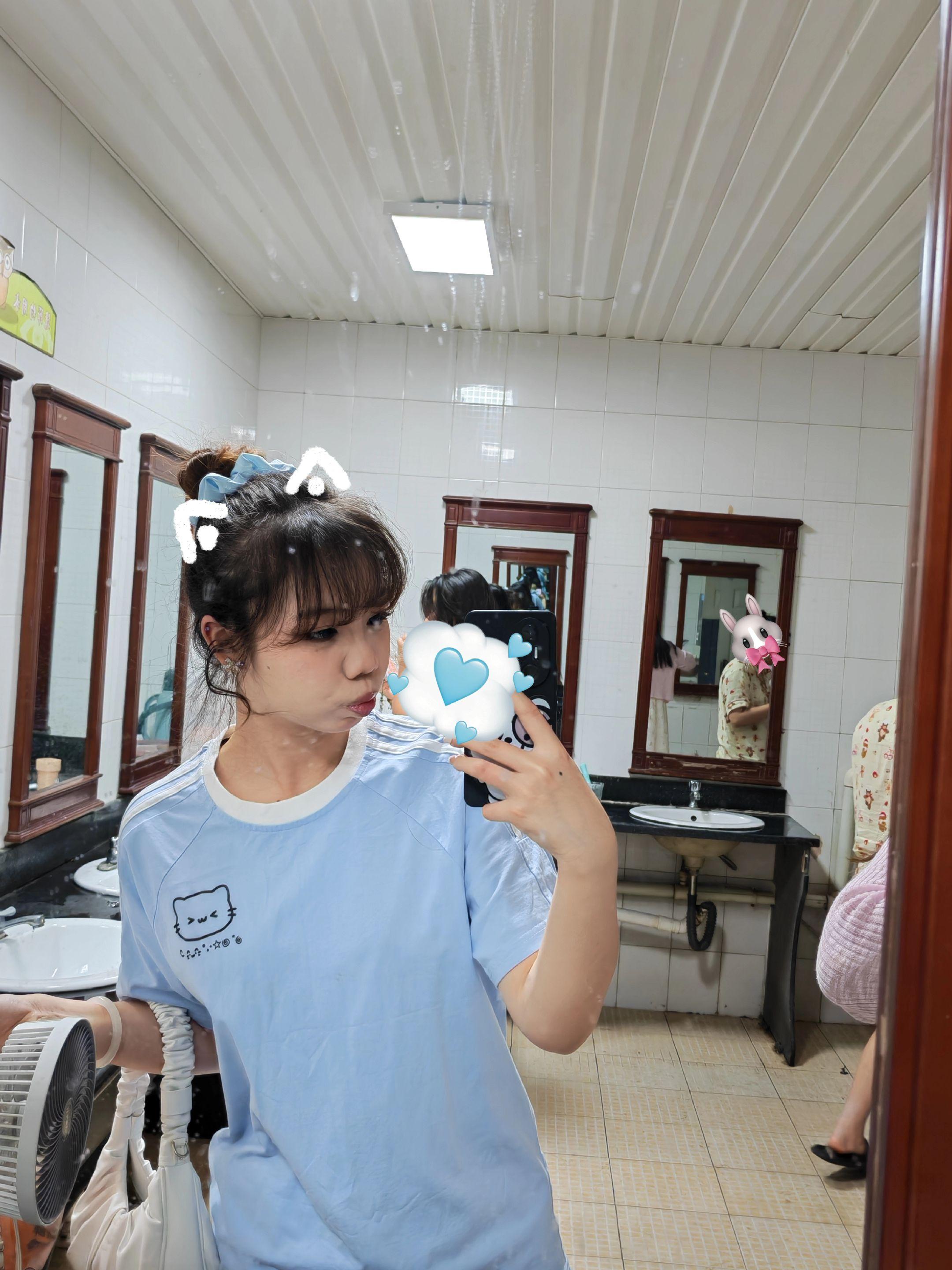 有事儿晚上说，白天要上幼儿园🎒