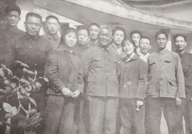 1969年，福州军区司令韩先楚上将急匆匆赶到青云谱干休所，想要看望一下老首长。听