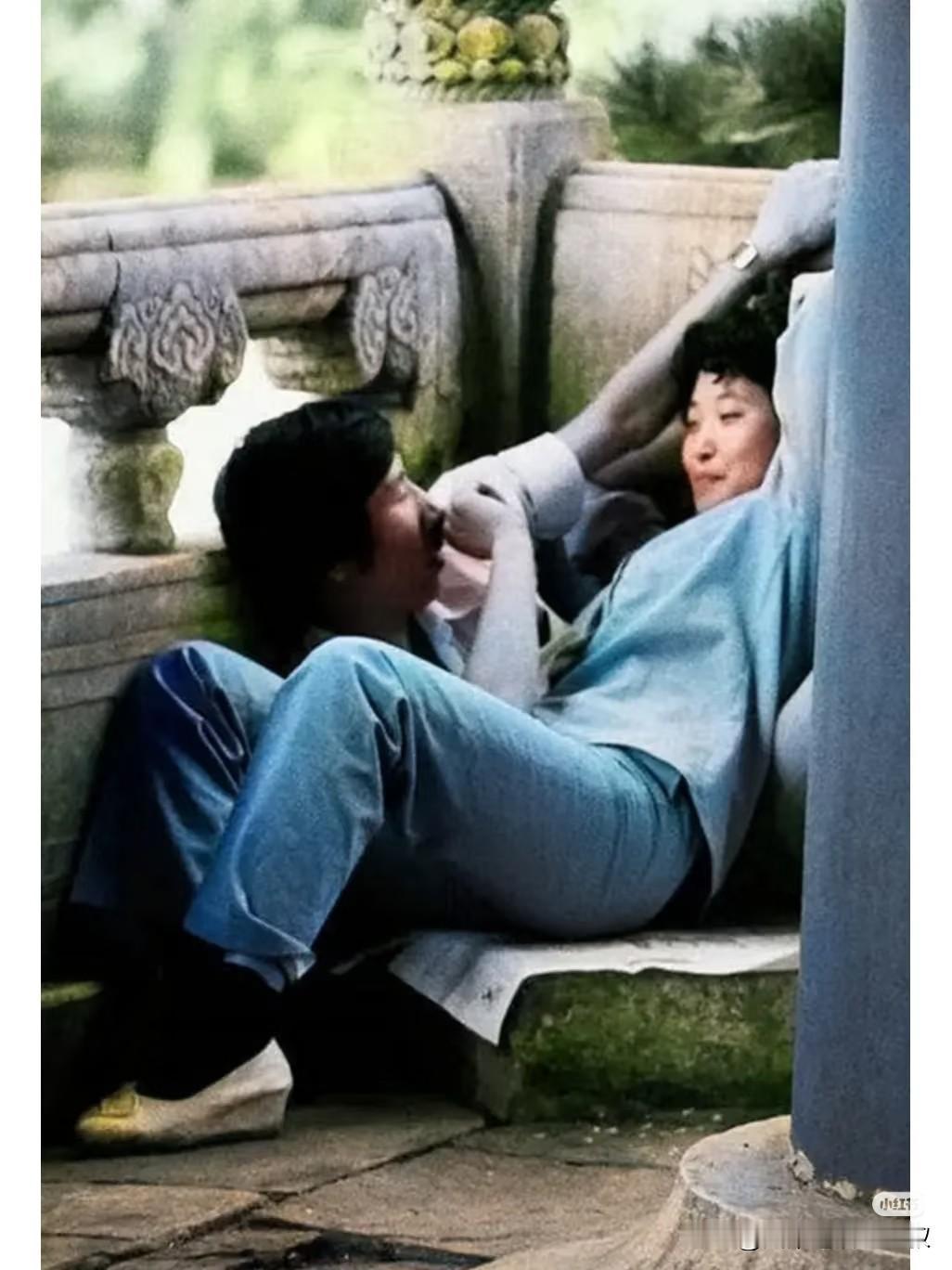 1983，北京故宫谈恋爱的情侣1983年，北京故宫，一对小情侣悄悄摸摸谈恋爱时