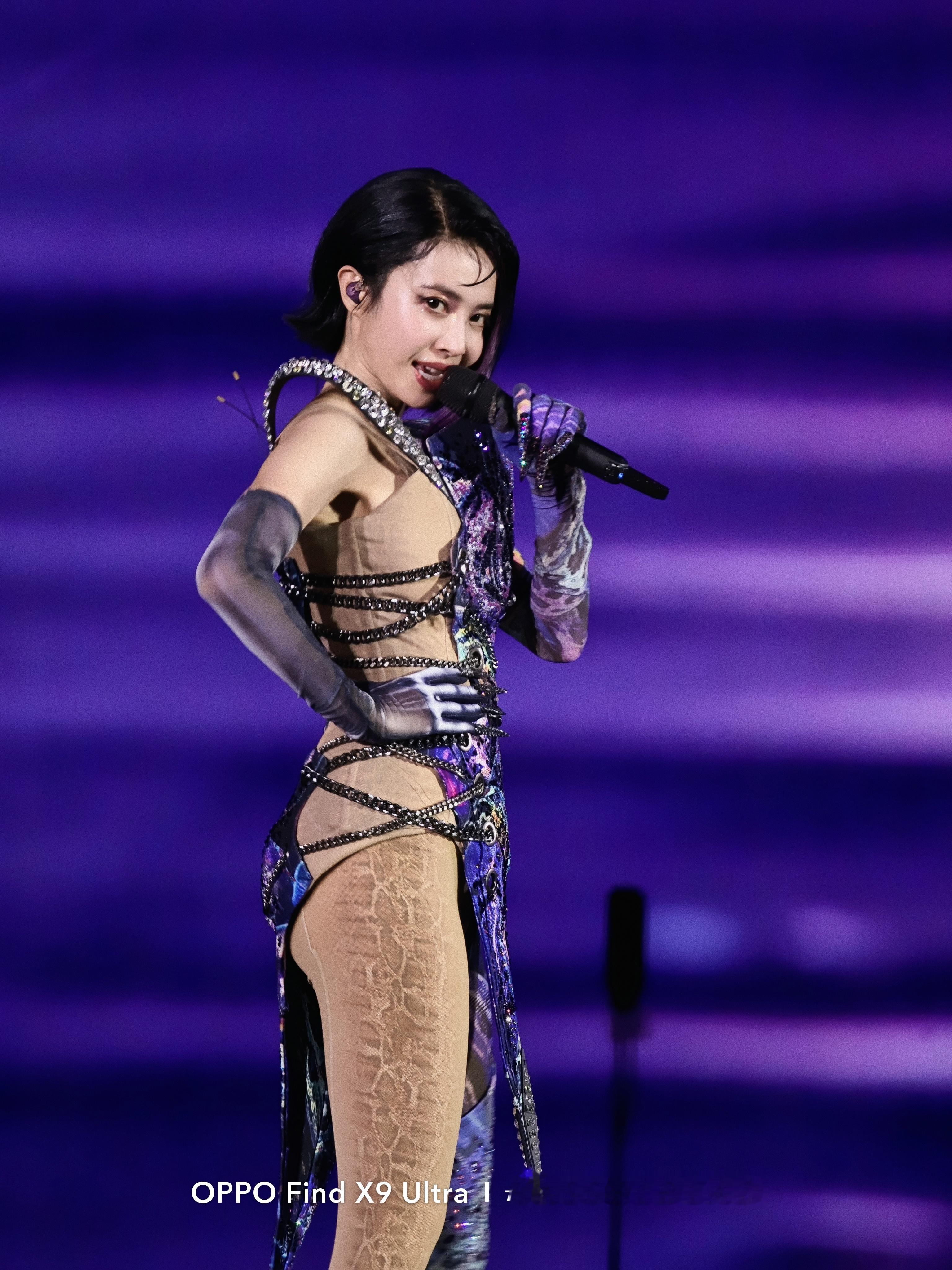 蔡依林蔡依林广州演唱会即使演唱会上一直在拍视频，但也还是有拍出来一阵美图哈哈哈