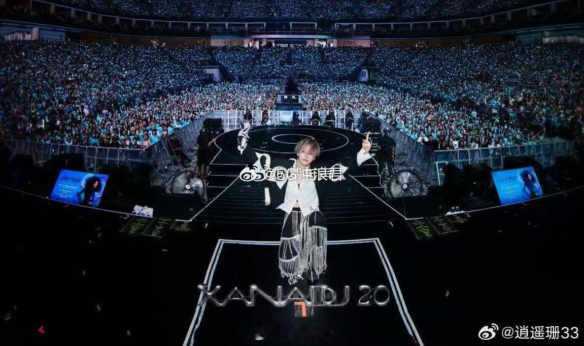 陈妍希来看刘雨昕演唱会陈妍希来看演唱会也太有心了！之前学跳马蹄舞就够认真了，现