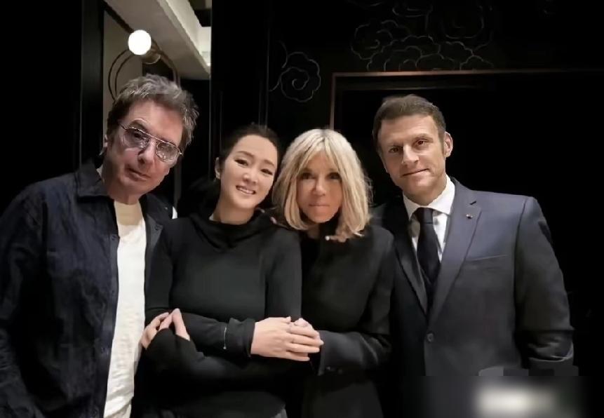 别再吹巩俐嫁给爱情了。我告诉你，这根本不是下嫁，这是一场顶级玩家的资产并购。