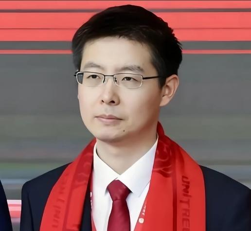 王兴兴搞机器人的，技术确实硬，但资本不跟他讲这个。人家投钱进来，就盼着赶紧上市，
