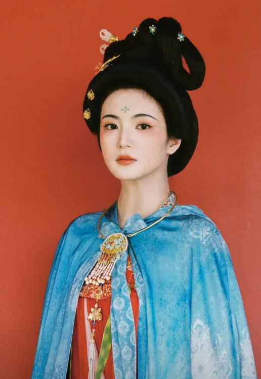 从国色芳华开始到锦绣芳华，真的很奇怪，我是绝对站男女主的，赞同他们的理念立场感情