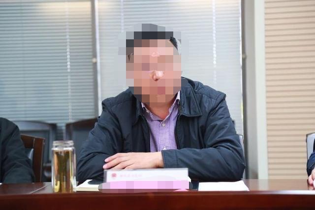 新一轮人事调整刚结束，单位里工作多年的副局长，竟然做了让人不可理解的选择。刘局