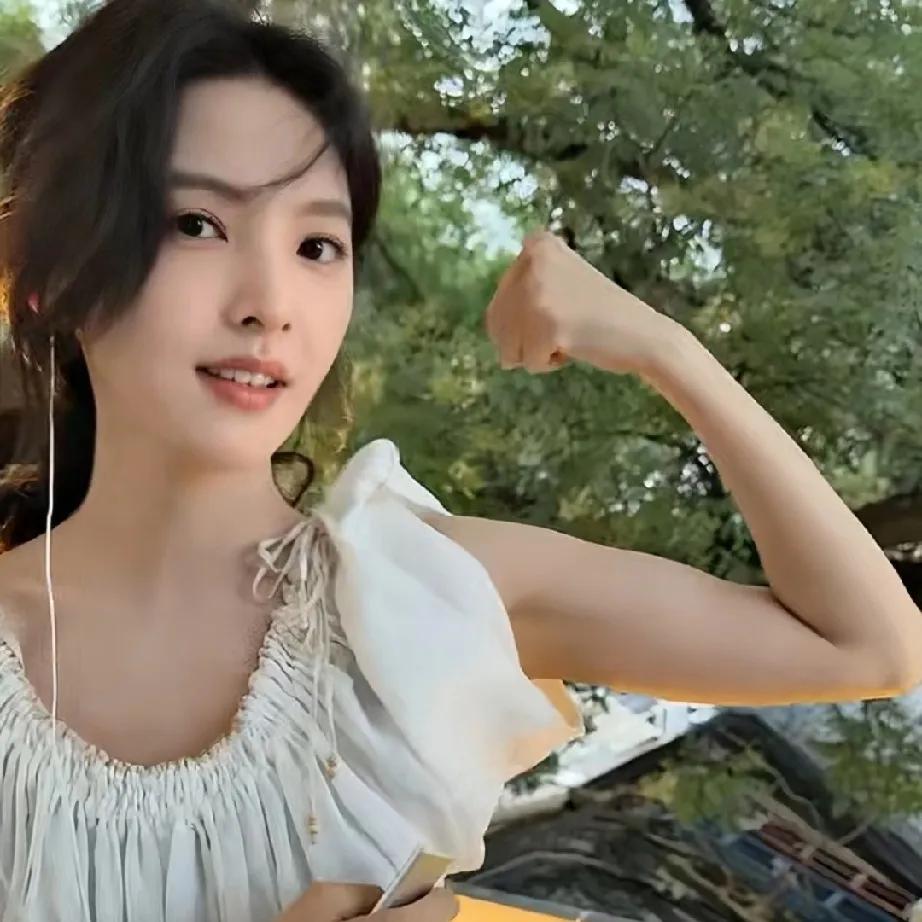 总感觉章若楠有点不对劲，明明才29岁，正是荷尔蒙分泌旺盛，谈恋爱的时候，她却