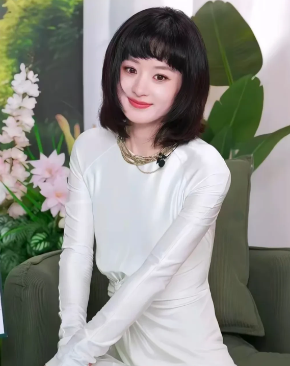 赵丽颖一出现号召力惊人啊，顶着锅盖头齐刘海都美翻天了要知道她已经要步入39岁了