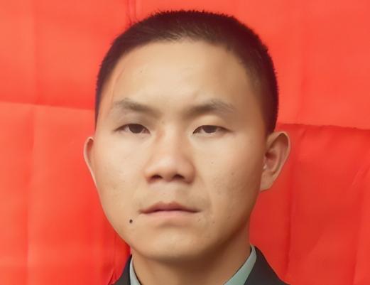2001年列车惊魂！76名持械歹徒大闹车厢，仅23名军警，矮个子军人巧计