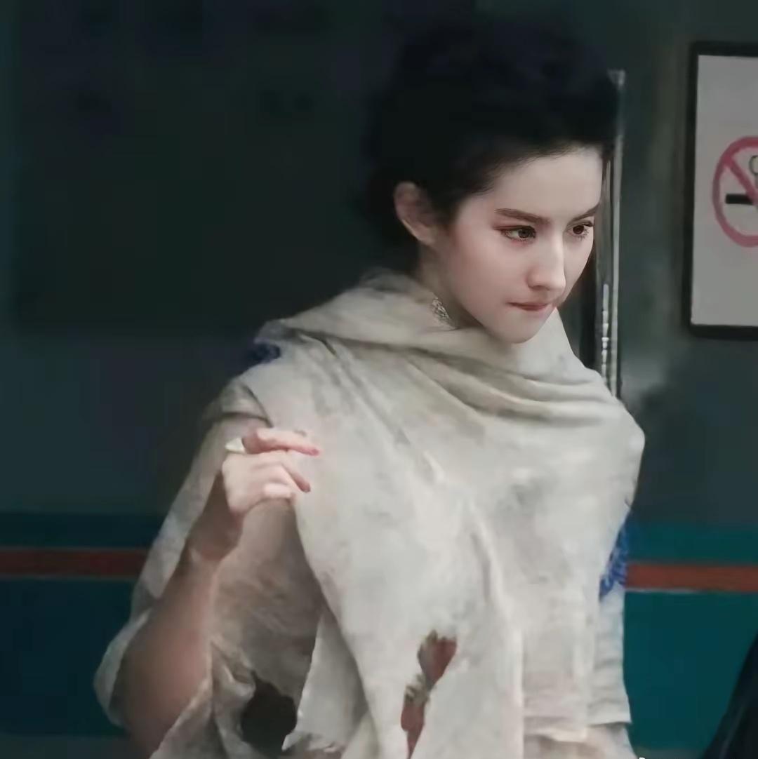刘亦菲|将不再研究任何穿搭真美女无惧任何穿搭刘亦菲神仙姐姐茜茜刘亦菲​​