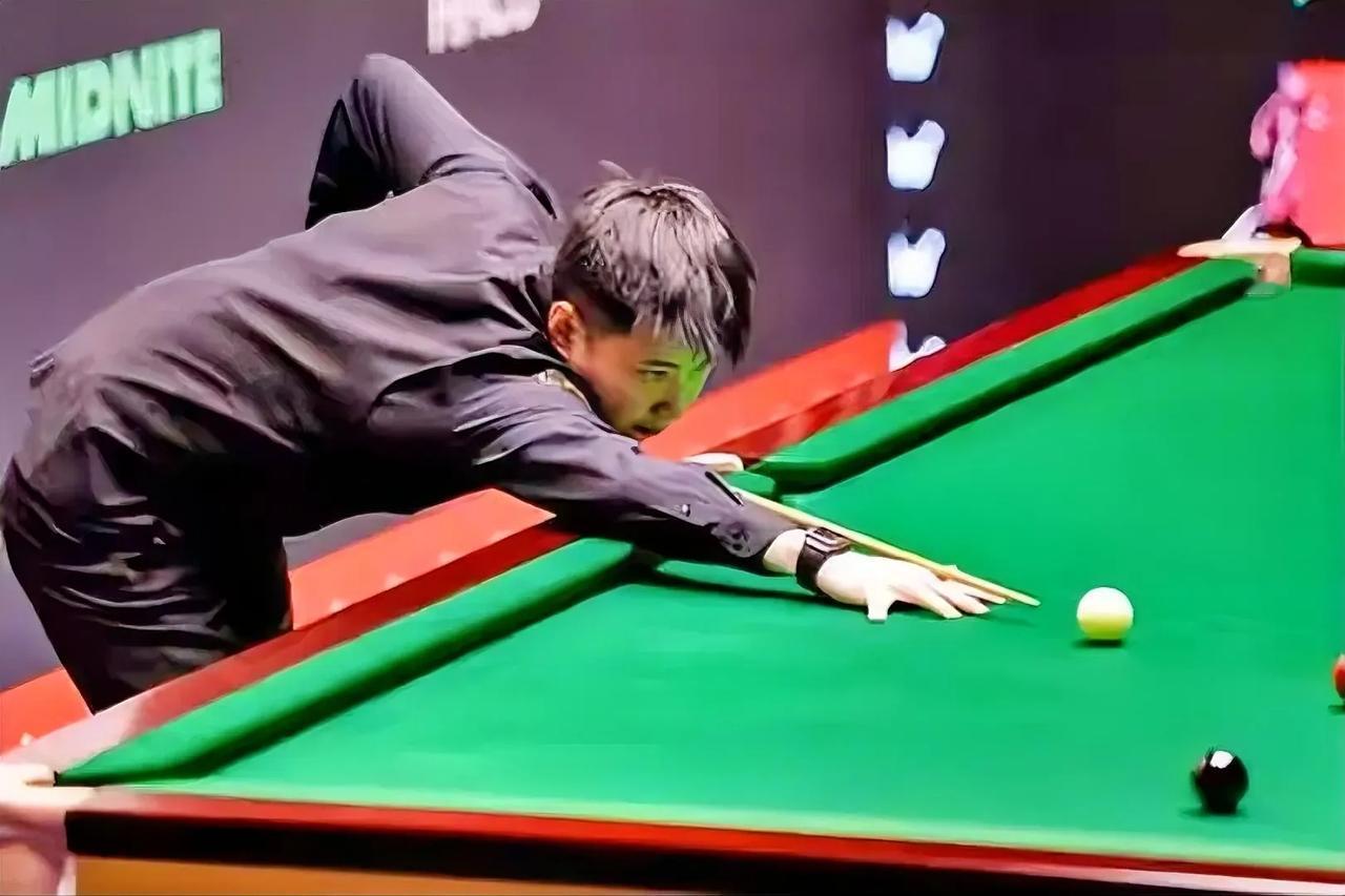 卫冕冠军开局惊魂！赵心童中场休息后连丢3局，球迷捏把汗：别步前两任后尘！斯诺