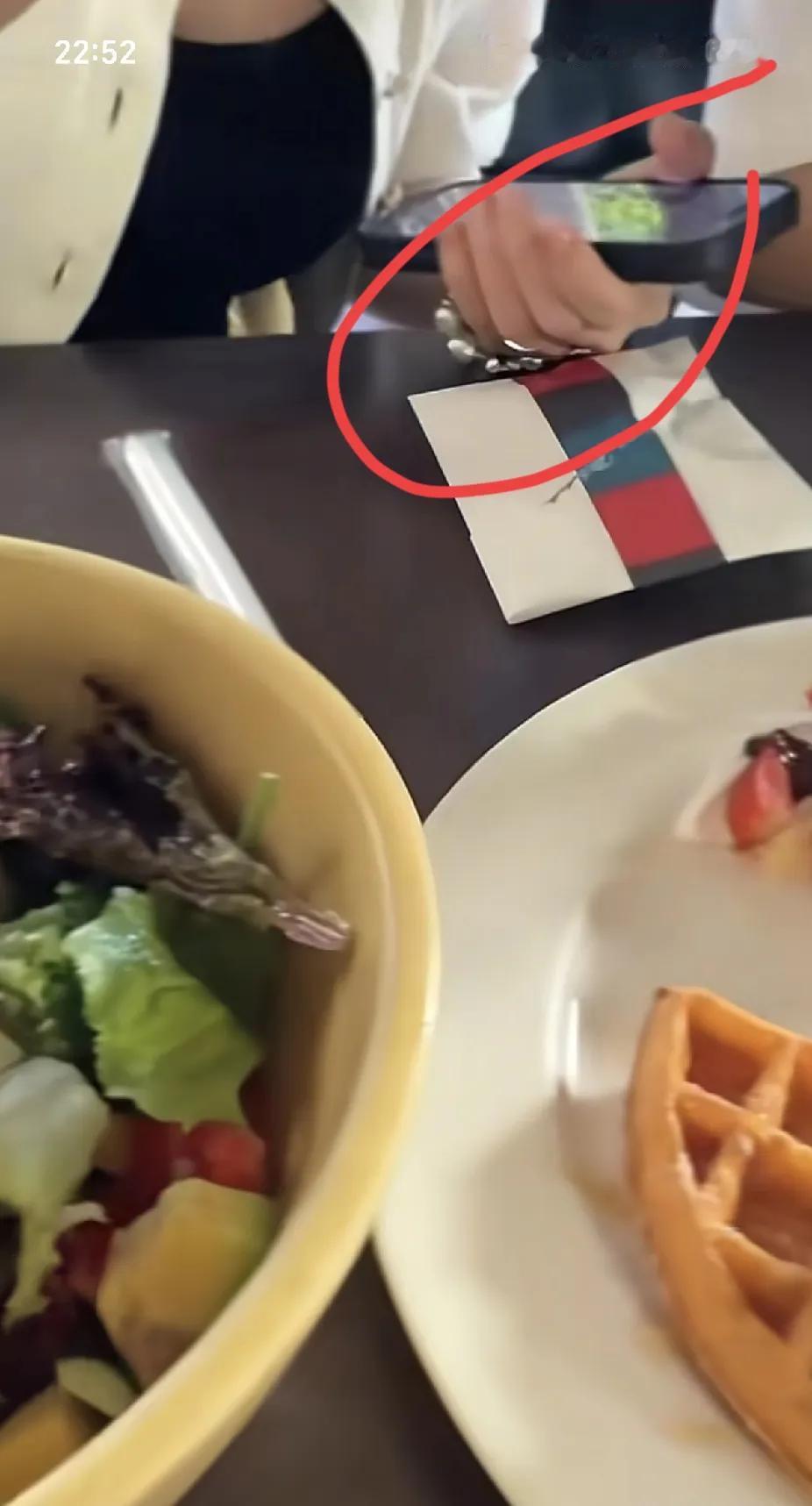 这一次出现，感觉玥儿有些不高兴呢？难道她想到什么不开心的事情了，会不会想以后筱