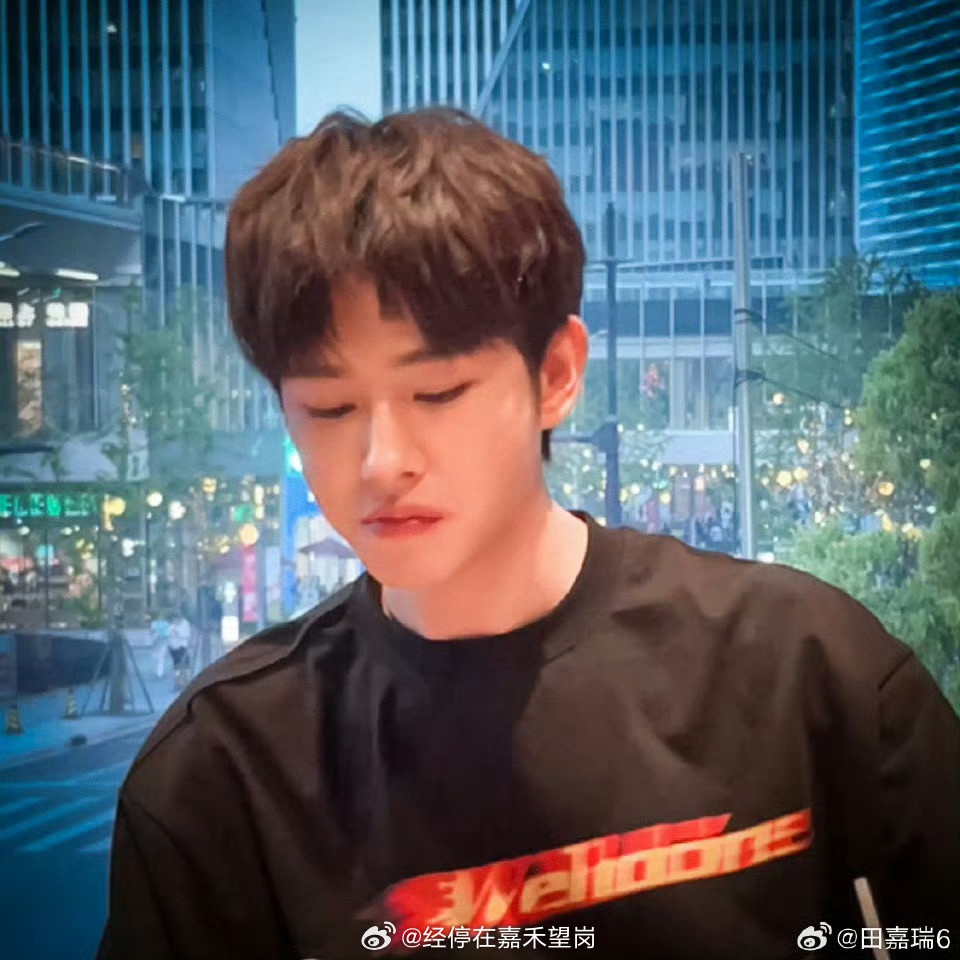 田嘉瑞好会拿捏小表情，可爱洗了😂​​​