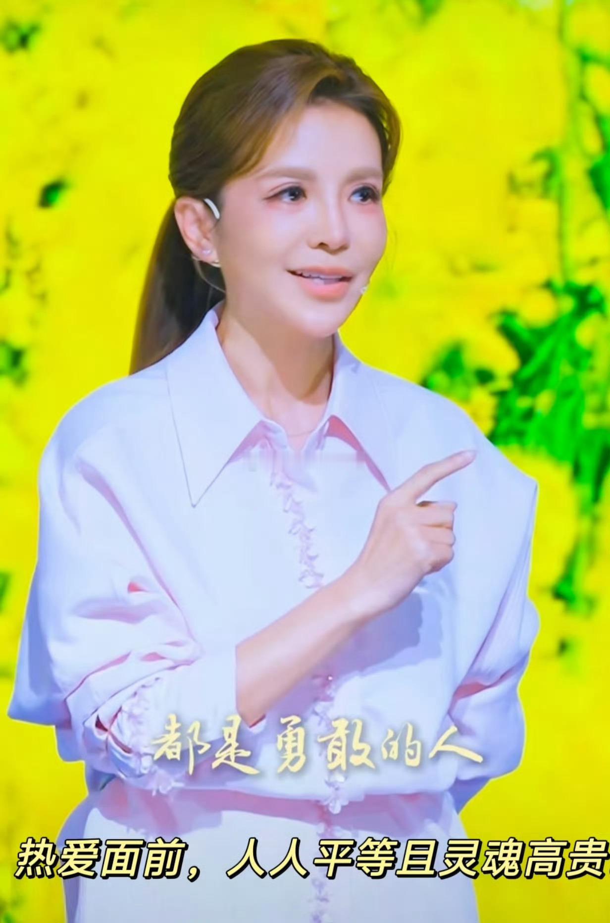 朱迅抗癌20年，带给我们的人生启示1.直面苦难，坚韧自愈两度患癌、多次手术，病