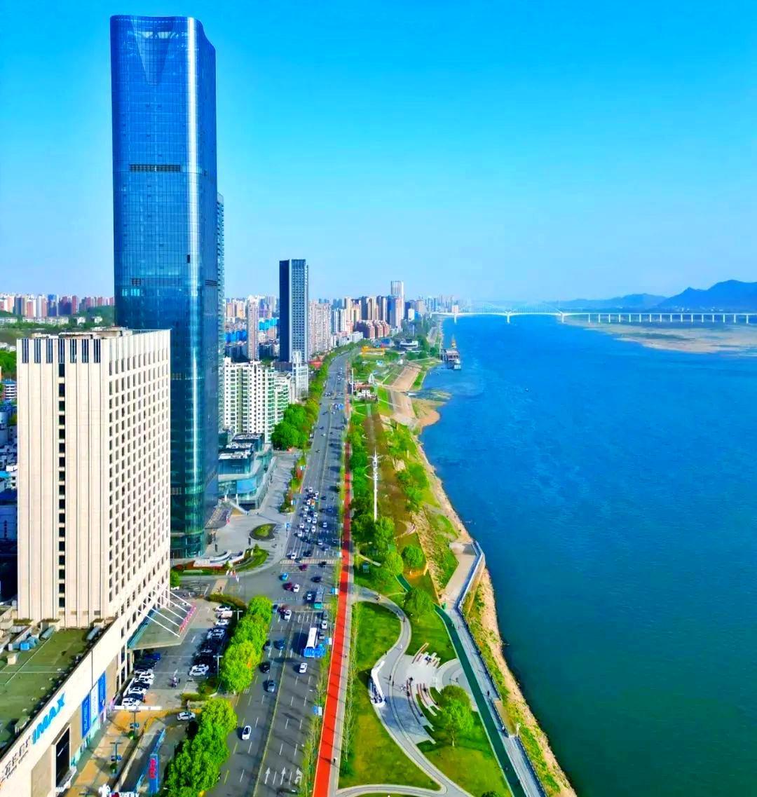 这40年里，宜昌、襄阳到底发生了什么？这里不做分析评论，只摆一个扎心的数据。