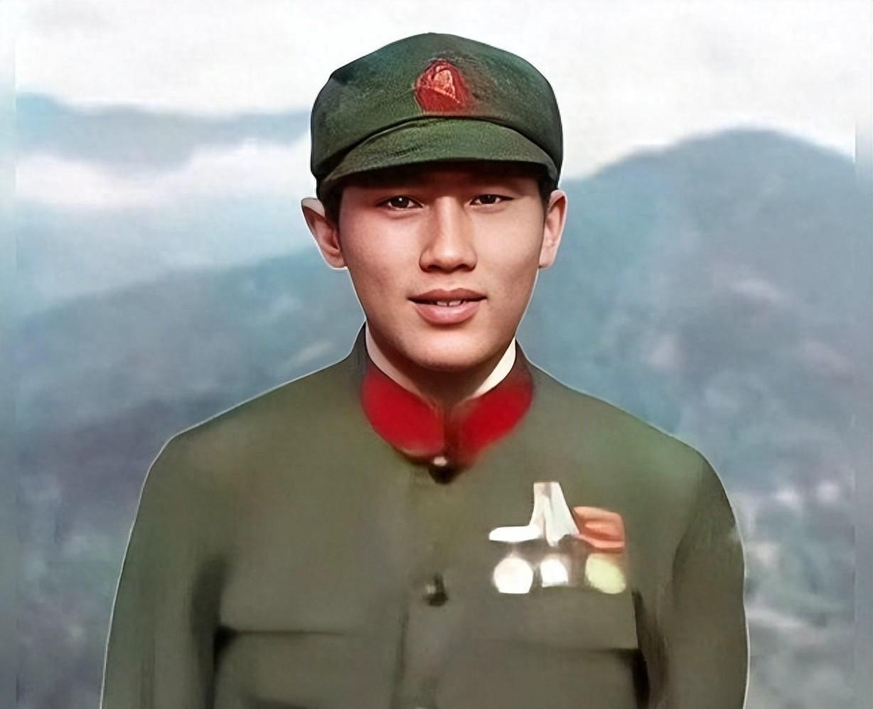 他不是将军，也不是记者，就是个普通侦察兵，踩过同登的泥，钻过扣马山的洞。王志军