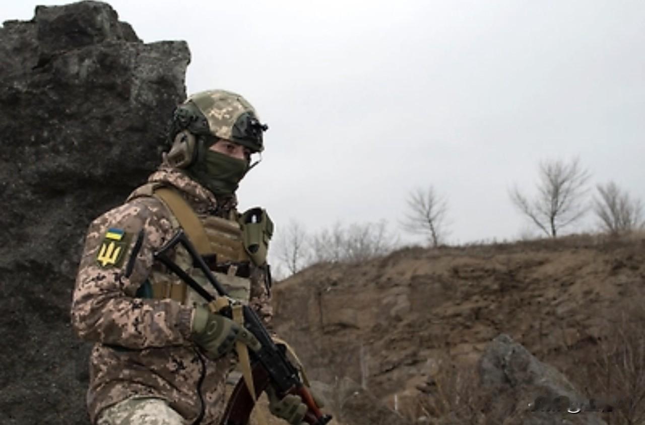 2月26日消息，据赫尔松信使方面消息，乌克兰武装部队相关分队开始撤离第聂伯河右岸