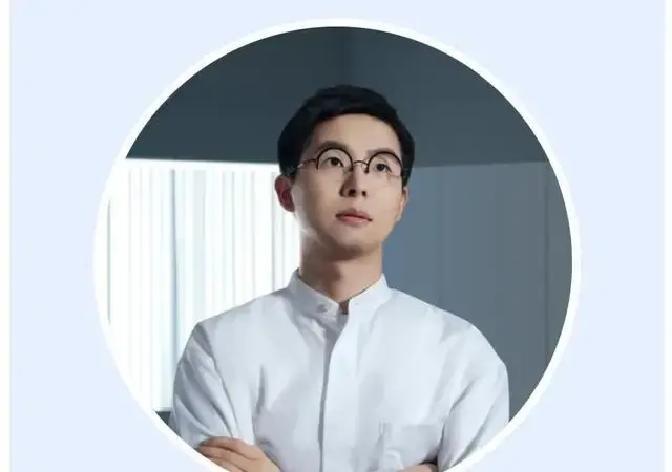 王兴兴在大疆就呆了俩月，2016年6月入职，8月就跑了。当时不少人觉得他这步