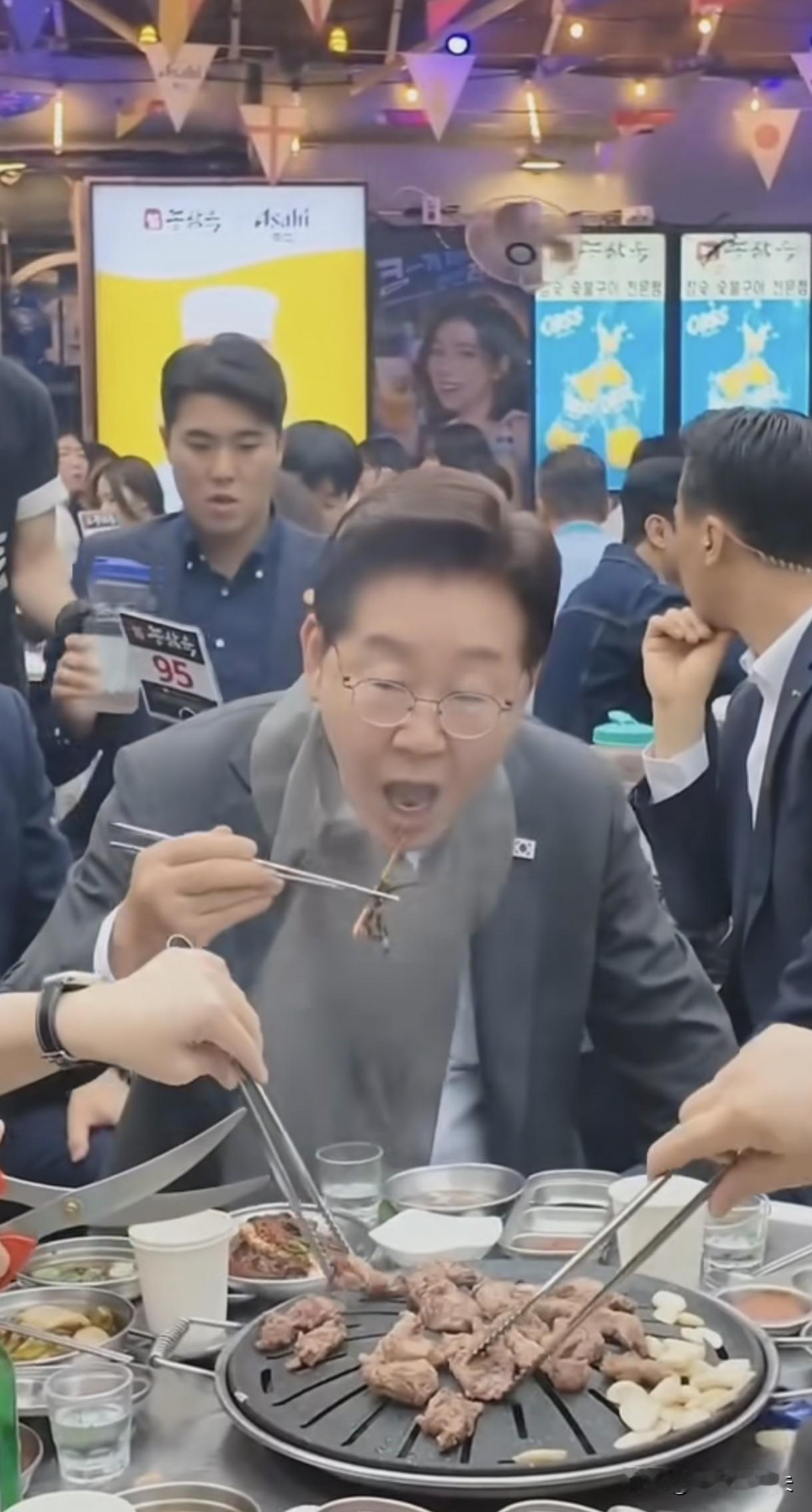 韩国总统李在明再现小吃摊[