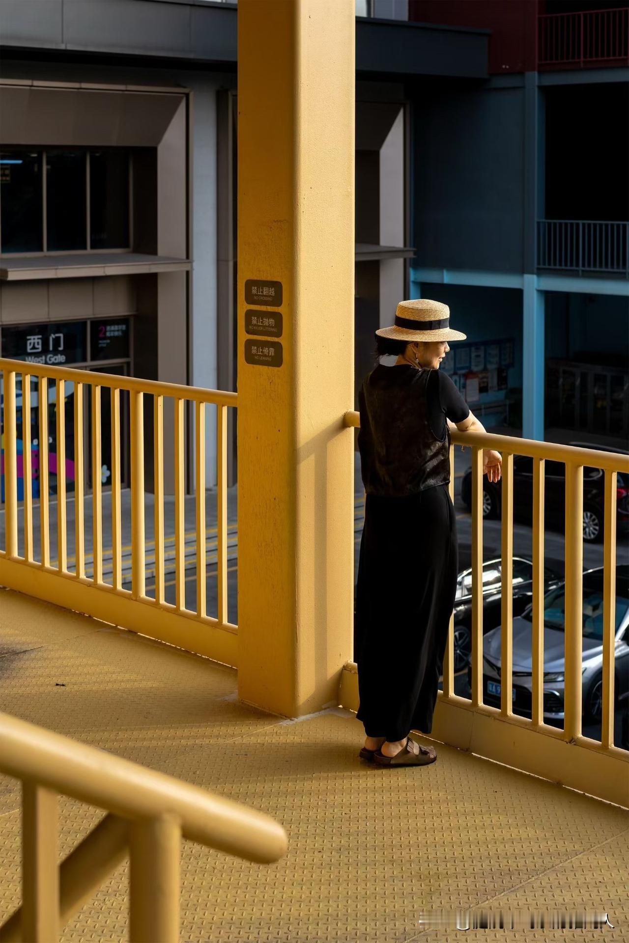 今年52岁我承认，我慌了。绝经刚满一年，才发现衰老根本不是慢慢熬的，是“唰”一