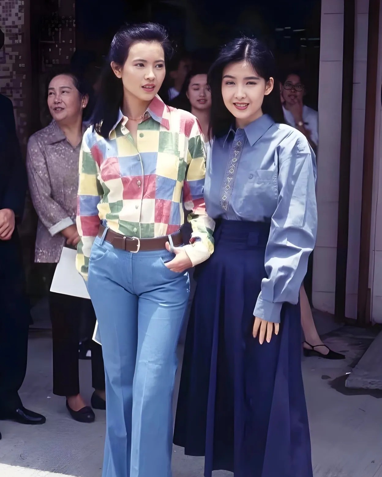 右面的美女是周慧敏，那左边的美女是谁呀？