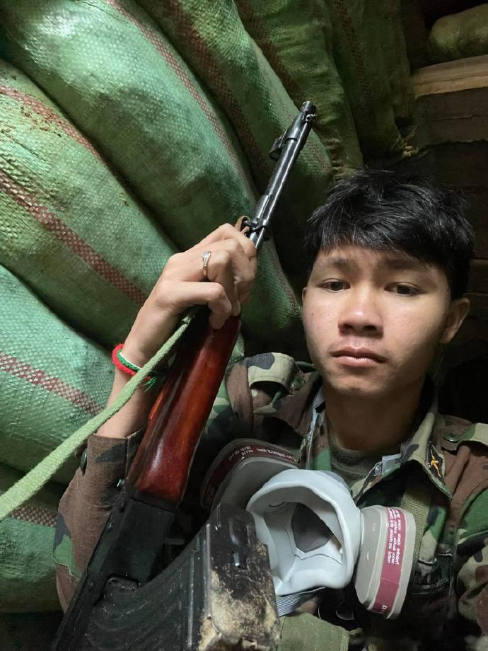 据媒体报道，柬埔寨军队中在泰柬冲突爆发后加大了军事动员强度，并征召了大量年老和年