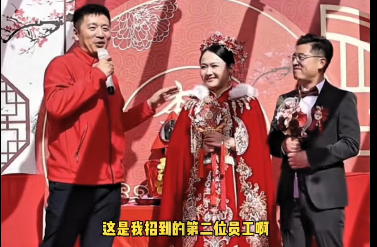 这个叫若凡的女孩，对张雪峰的死应该是最难过的吧。她是张雪峰的员工，是财务总监