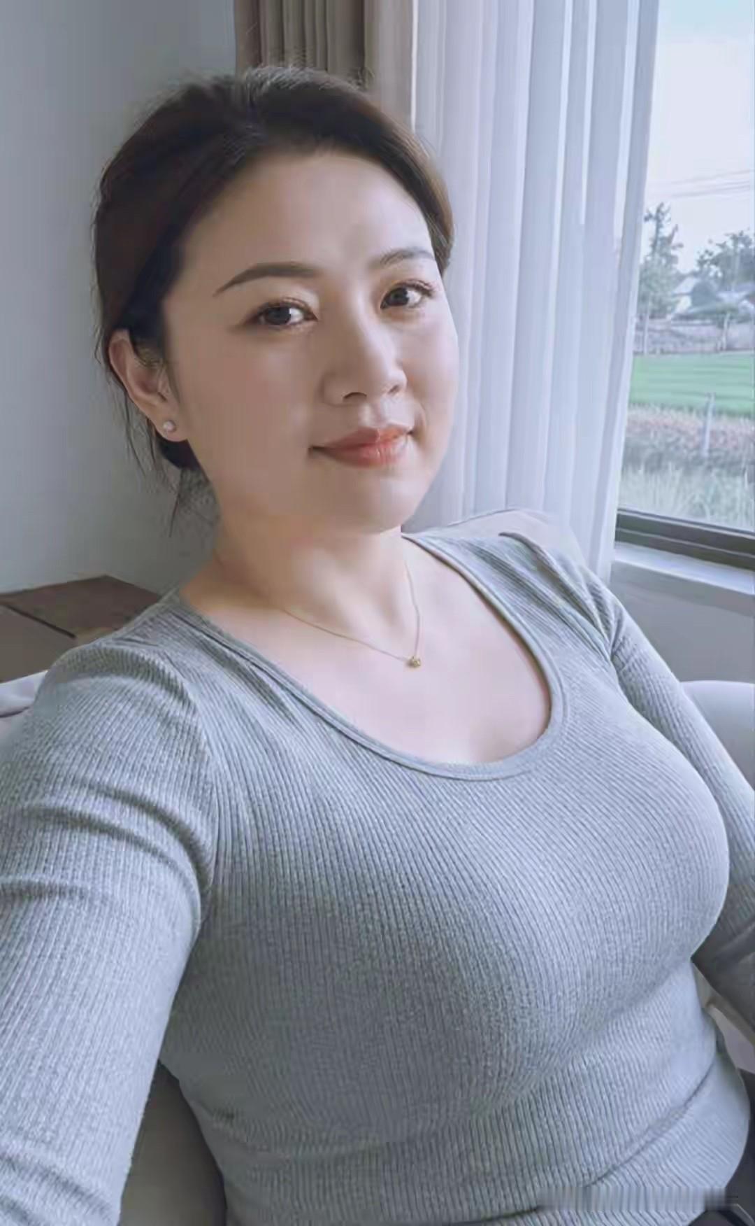 男人不愿回家100%都是老婆的问题最主要有两点第一，脾气坏性格怪第二，