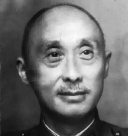 1948年，曾经开着汽车在光天化日之下奸淫妇女，活生生踢死佣人的国军中将王泽浚，