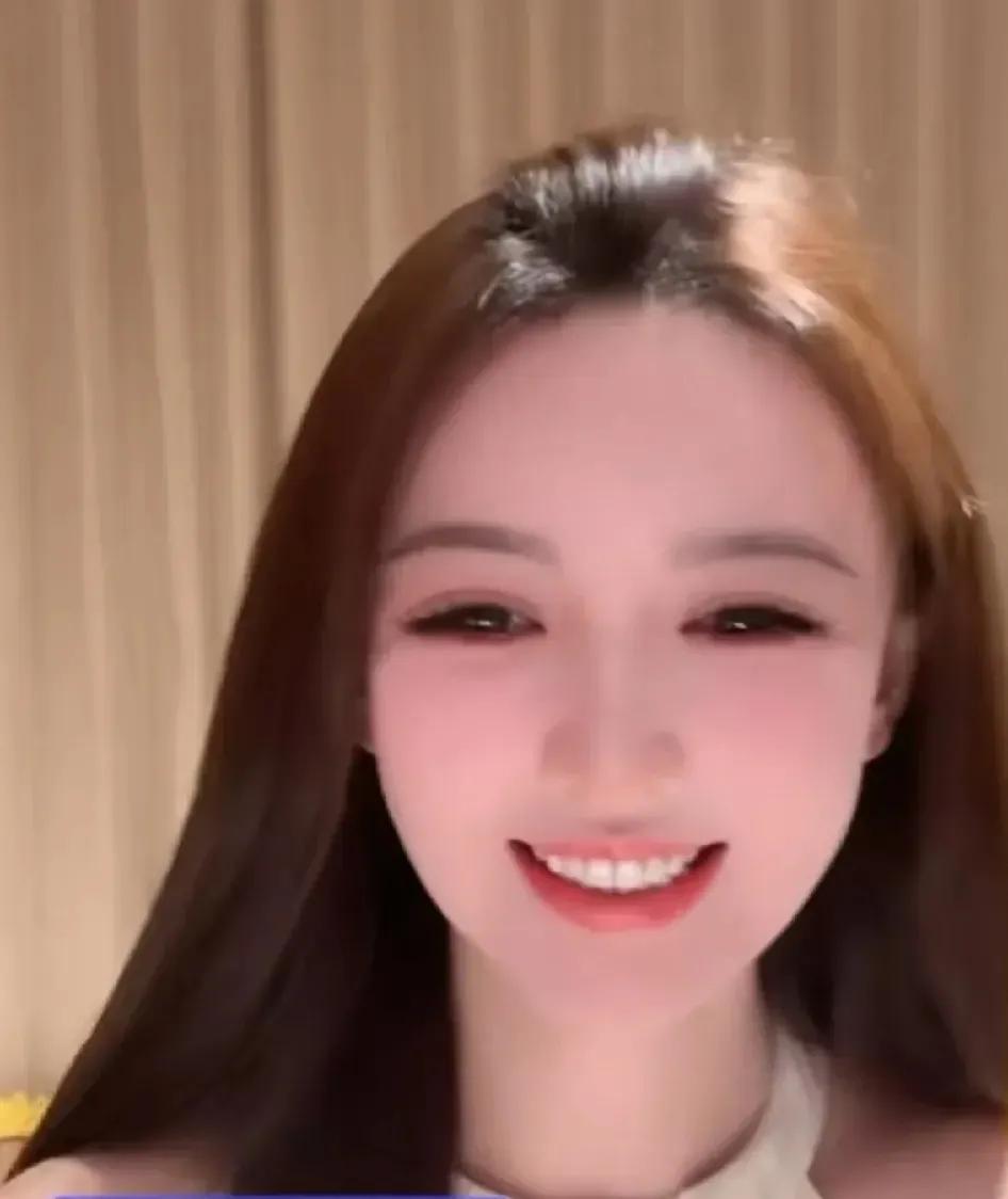 最近这些嫂子们纷纷回来了。叶珂没有预兆的开启了直播，直播间竟然瞬间涌进了10万