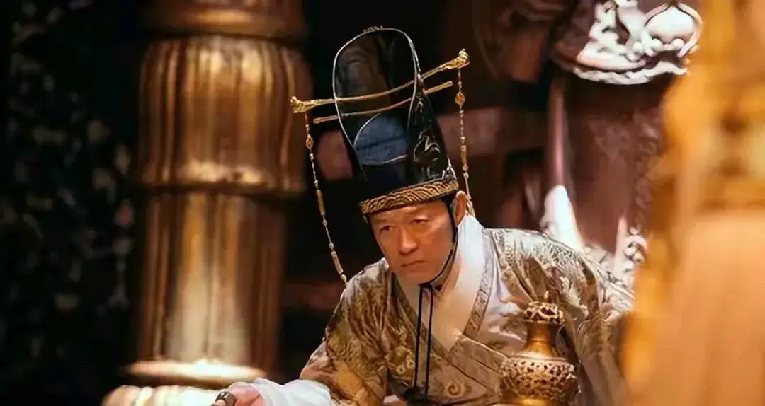 直到现在我才明白，为啥王承恩是5000年来唯一进皇陵的太监了！李自成打进北京那天，历史狠狠打了大明一