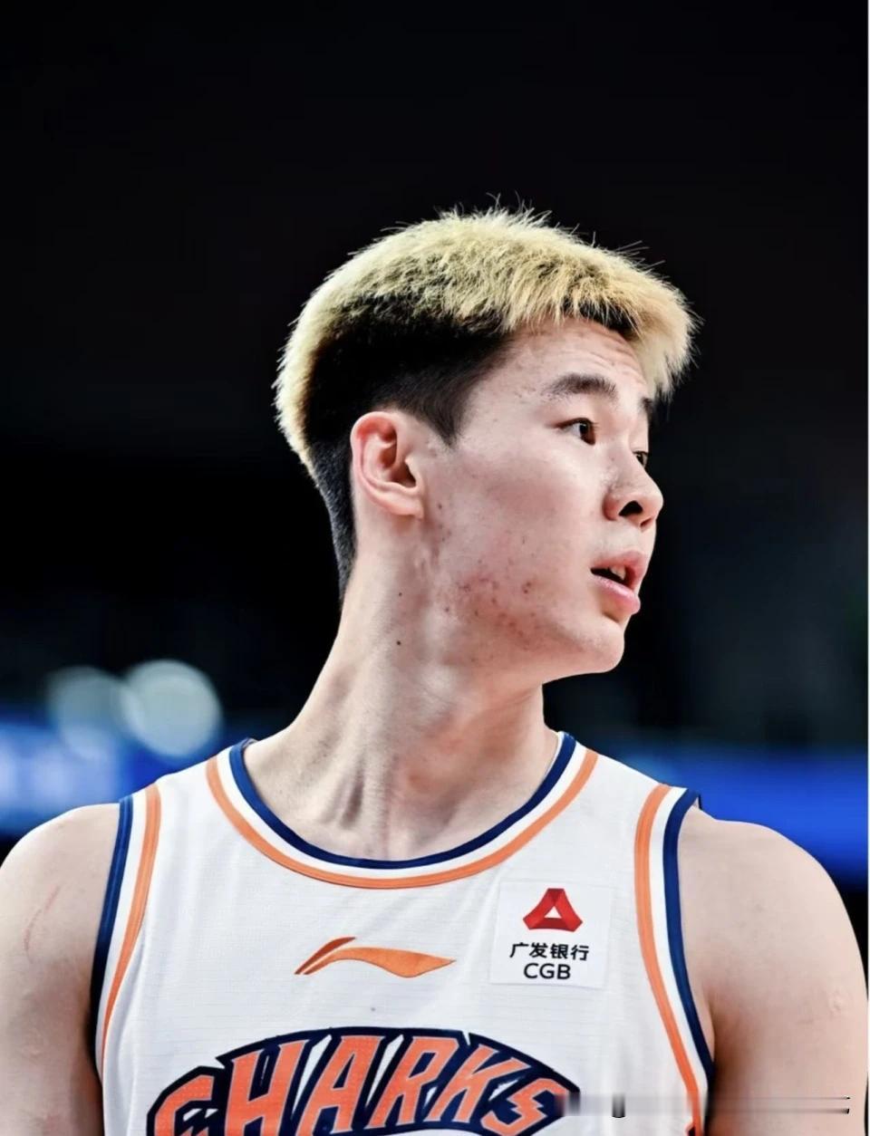 郭昊文顶薪——青岛人回家，这账山东球迷算得清吗？11岁进八一青训，青岛走出去
