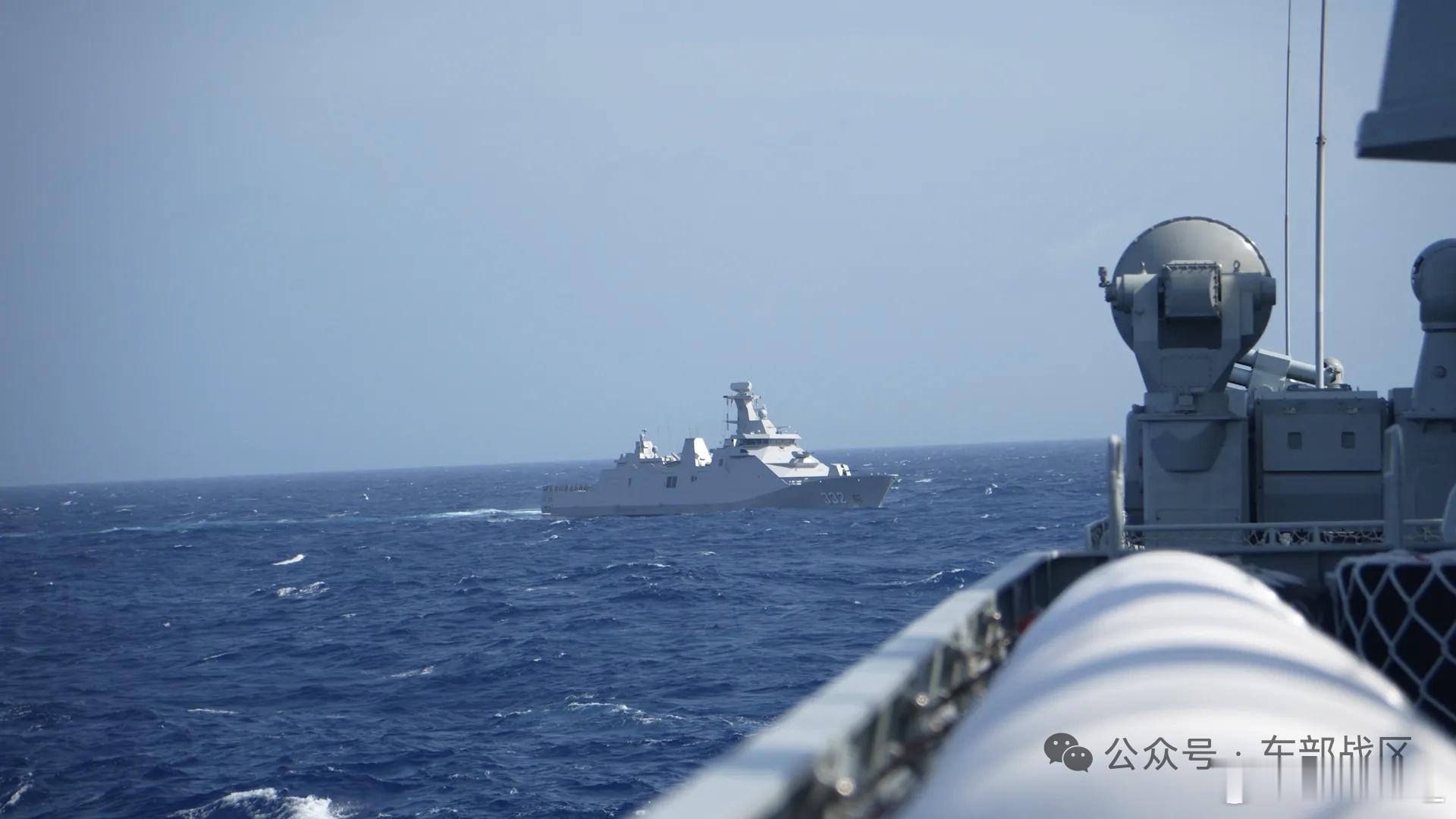 今天上午，中国海军红河舰与印尼海军“莱”号护卫舰位台岛以东海域圆满完成所有预定科