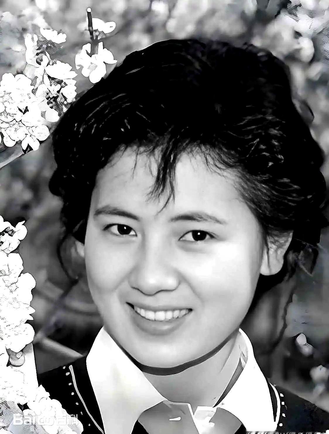 闪婚24天就离婚！京城顶流名媛嫁入豪门，为啥不到一个月就火速跑路？今天咱唠